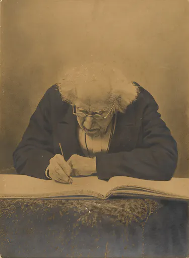 Photograph by Paul Nadar.